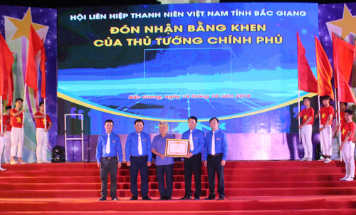 Hội LHTN tỉnh Bắc Giang đón nhận Bằng khen của Thủ tướng Chính phủ